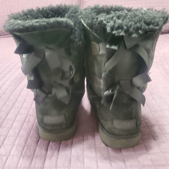 Well loved ugg bow boots - Picture 4 of 8